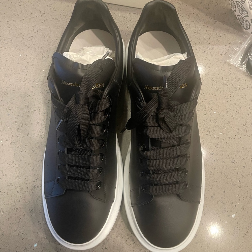 Alexander McQueen
Men's Oversized Larry Bicolor Leather Low-Top Sneakers